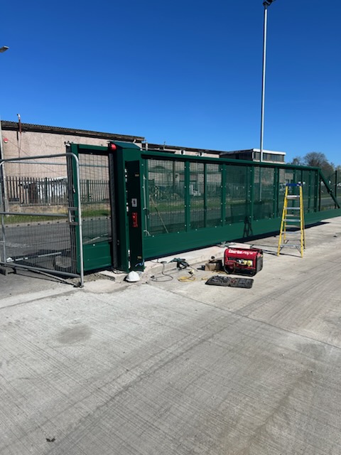 D5800 heavy duty sliding gate during installation