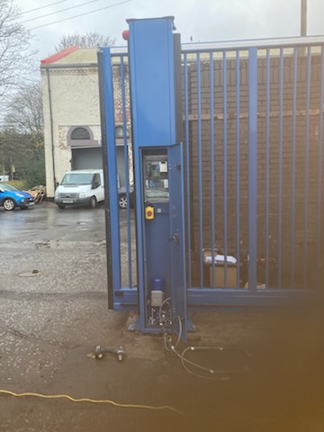 Control unit for a heavy duty sliding security gate